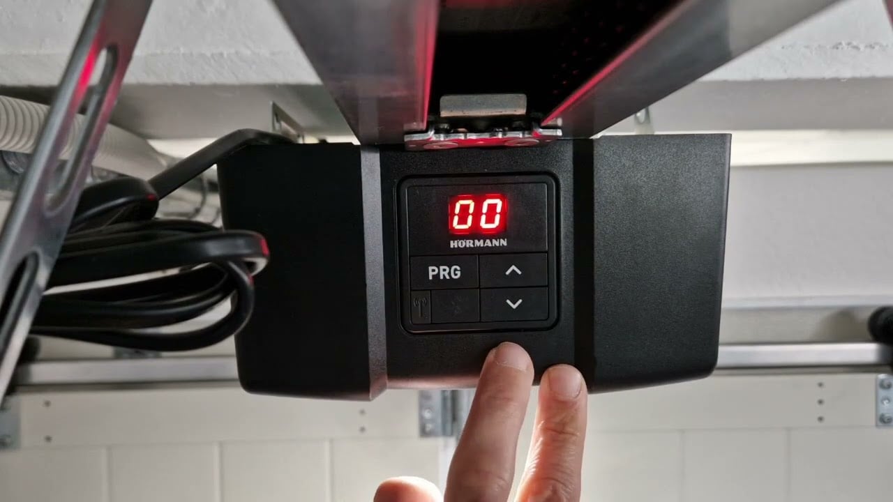 How to delete Bisecur hand transmitters and Bluetooth devices from the Hormann series 4 SupraMatic